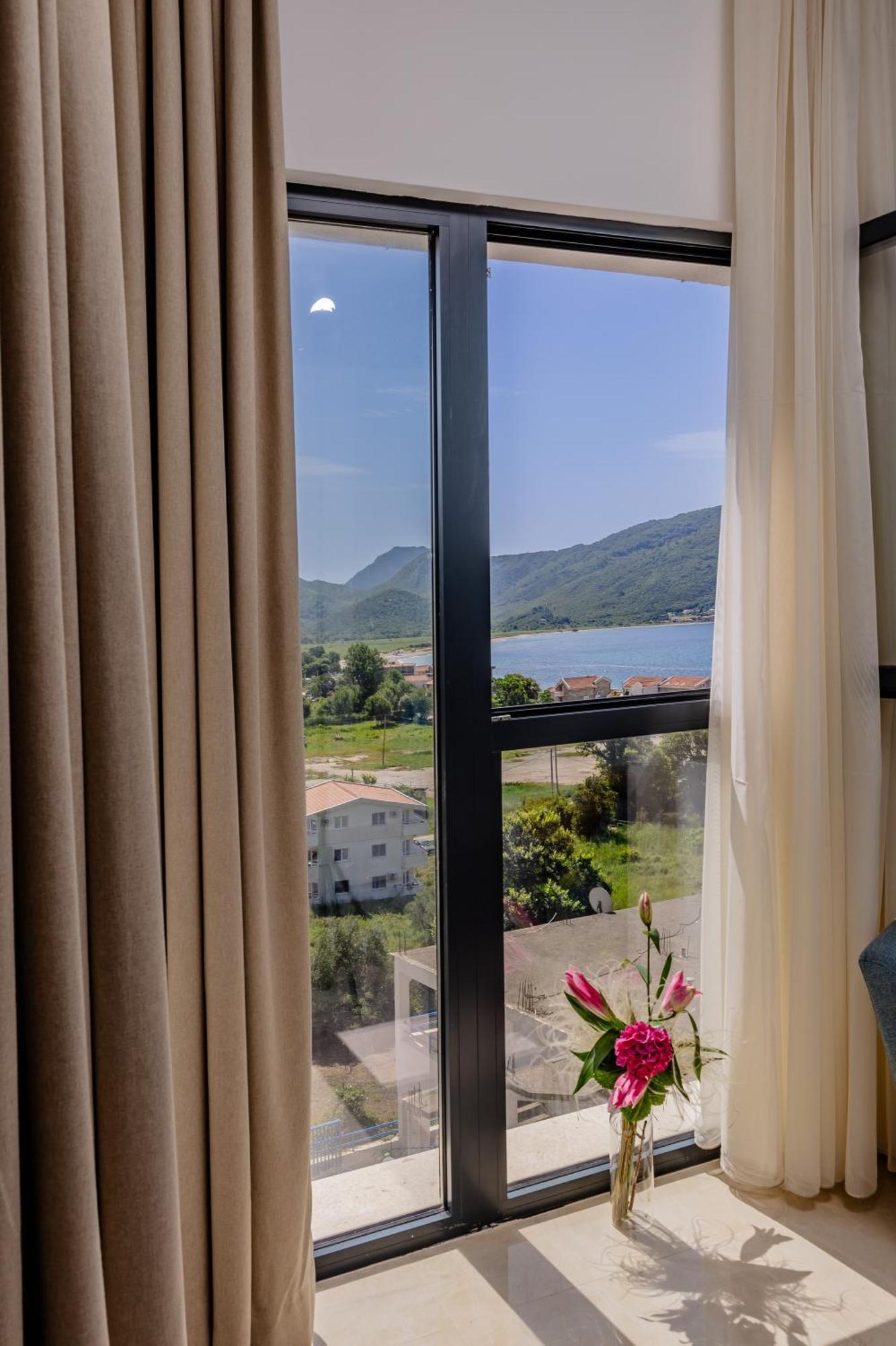 Hotel Aquilo Petrovac Buitenkant foto