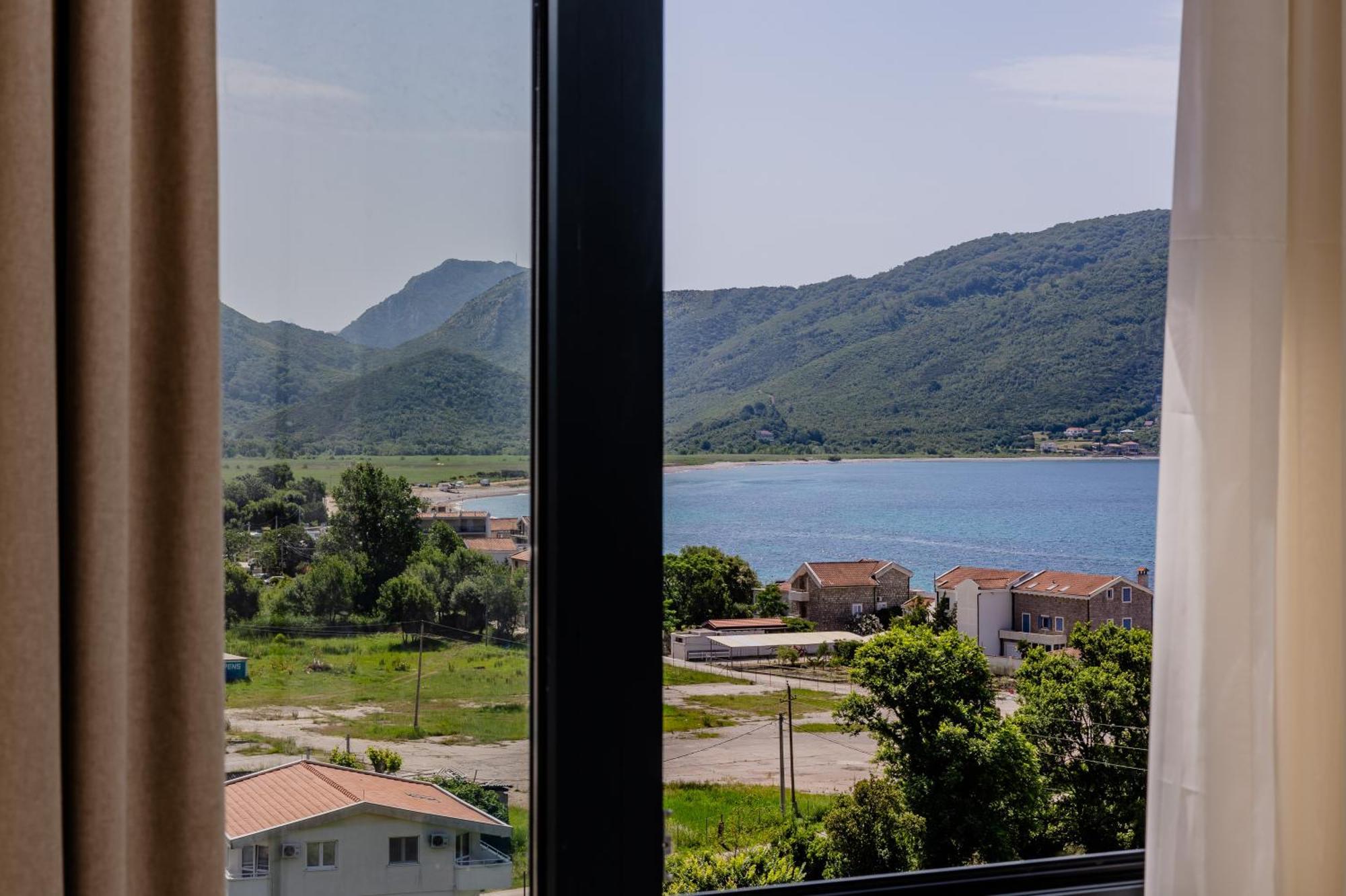 Hotel Aquilo Petrovac Buitenkant foto